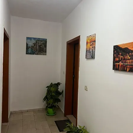 Center 2 Apartment